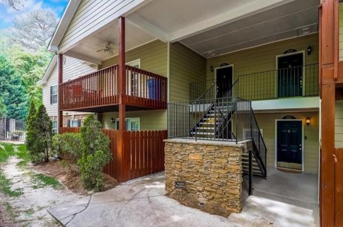 203 Brighton Pt, Atlanta, GA 30328-1365