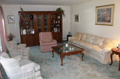 2 Willow Spring Dr, Morristown, NJ 07960-2833