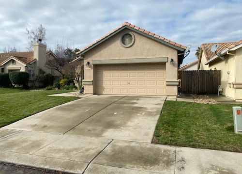 2317 Portsmouth Dr, Lodi, CA 95242-4722