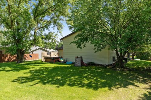 615 Bucher Ave, Saint Paul MN  55126-4628 exterior