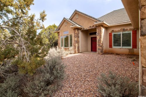 305 Juniper Rd, Saint George, UT 84783-5074