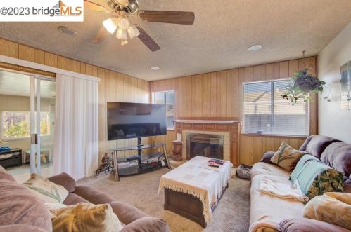 3556 Hillsborough Ct, Concord, CA 94520-1646