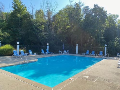 1019 Cedar Ridge Dr, Cincinnati OH 45245-3059 exterior