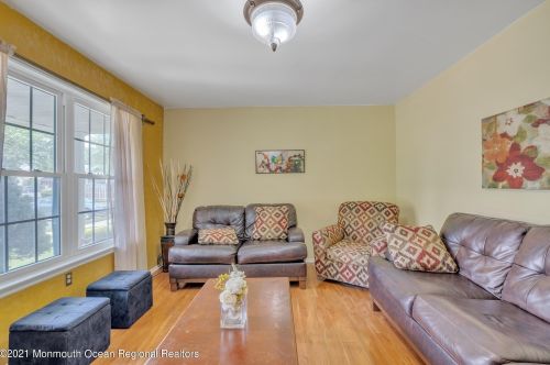 41 Kingsley Way, East Freehold, NJ 07728-1675