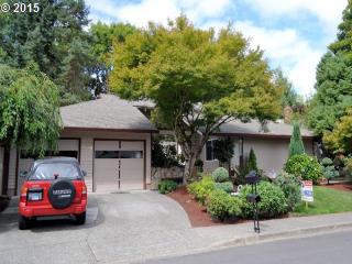 16244 Bridle Hills Dr, Beaverton, OR 97007-4928