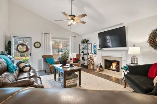 123 Stoneforest Dr, Holly Springs GA  30189-2554 exterior