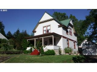 1012 Jackson St, Roseburg, OR 97470-4845