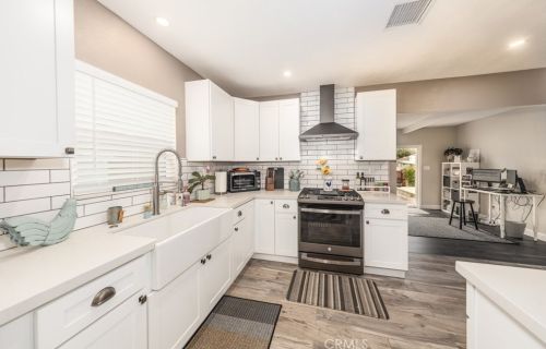 818 9th Ave, Upland CA  91786-4001 exterior