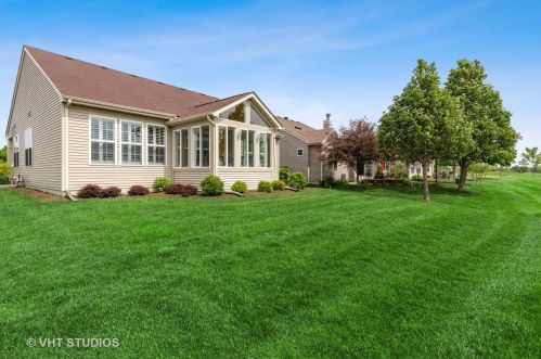 915 Scottsdale Dr, Pingree Grove IL  60140-5423 exterior