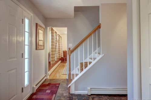 16 Applegate Ln, Upper Stepney, CT 06468-1264