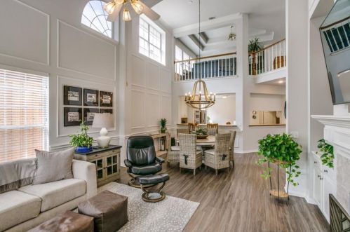 3827 Azure Ln, Addison TX 75001-3105 exterior