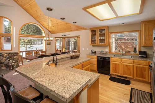 13848 Copenhagen Dr, Truckee CA  96161-6626 exterior