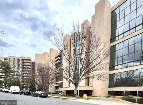 1101 Arlington Ridge Rd, Arlington VA  22202-1951 exterior
