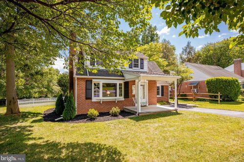 972 Skyline Dr, Lancaster, PA 17601-5168