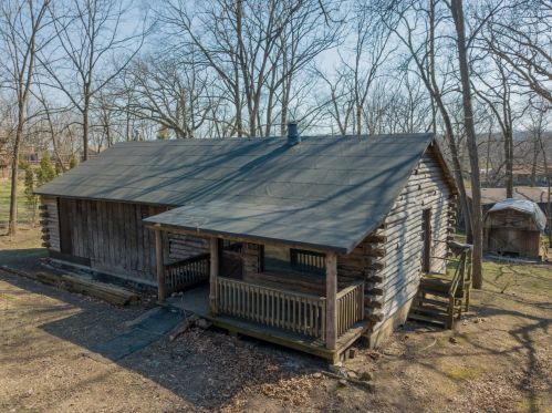 1105 Melbourne Pl, Spring Grove, IL 60081-8469