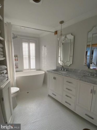 25 Ctr St, Tavistock NJ 08033-1801 exterior