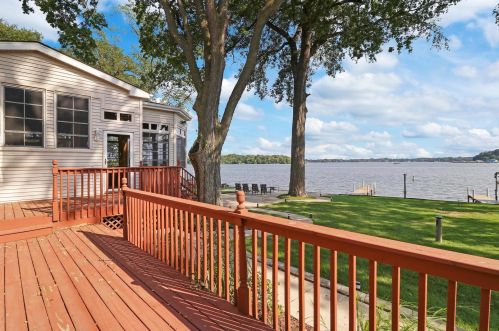 27771 Lake Shore Dr, Spring Grove IL  60081-9118 exterior