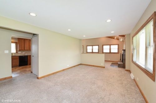 715 67 Pl, Willowbrook IL  60527-8502 exterior