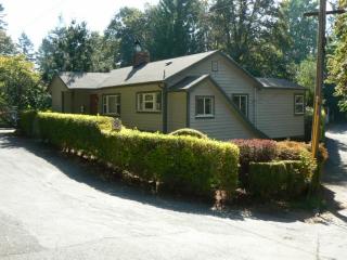2696 Gerald Ave, Portland, OR 97201-1728