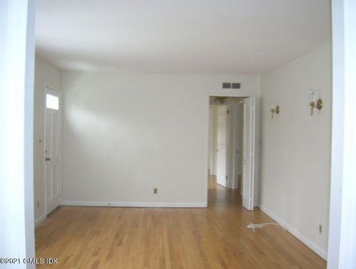 36 Morningside Dr, Greenwich CT  06830-6743 exterior