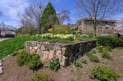 144 Gillies Ln, Norwalk, CT 06854-1009