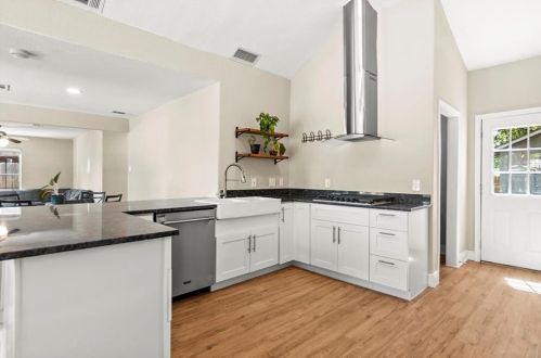 6609 Cruz St, Austin TX  78741-3519 exterior