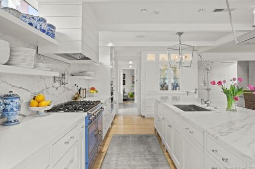 64 Cove Ave, Norwalk CT  06855-2412 exterior