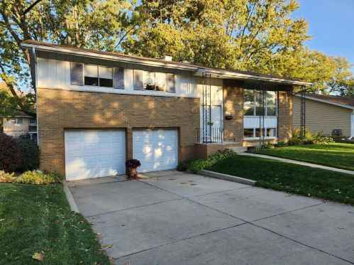 235 Rohlwing Rd, Palatine, IL 60074-6429