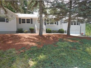 8 Watts Cir, Hudson, NH 03051-3831