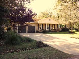 1827 Houghton Dr, Charleston, SC 29412-2905