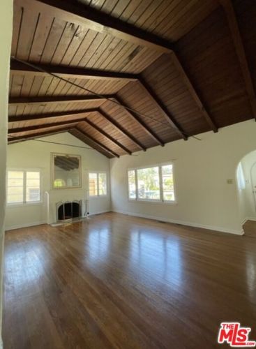1318 Moncado Dr, Glendale CA  91207-1832 exterior