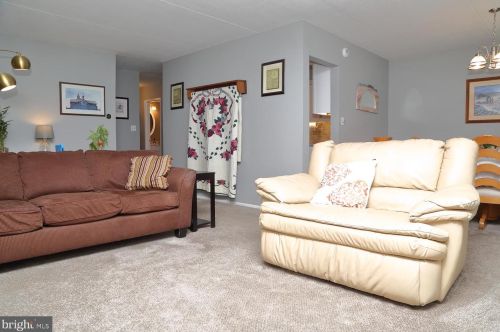 207 Valleybrook Dr, Lancaster PA  17601-4623 exterior