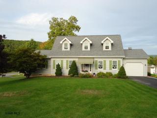 1012 Woodland Ave, Altoona, PA 16601-9515