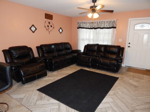 134 Maxon Ln, Streamwood, IL 60107-1408