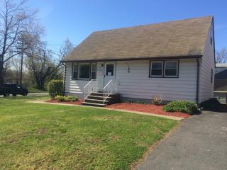 3 Turs Ct, Wallington, NJ 07057-2213
