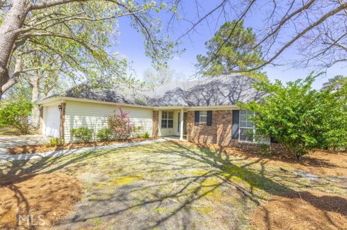 126 Teal Lake Dr, Richmond Hill, GA 31324-3517