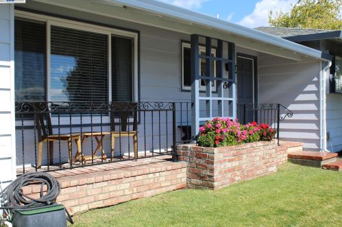 26562 Calaroga Ave, Hayward, CA 94545-3120