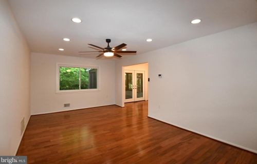9011 Brook Ford Rd, Springfield VA  22015-3613 exterior