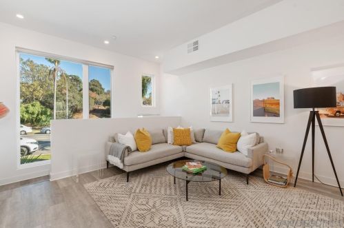 2060 6th Ave, San Diego, CA 92101-2105
