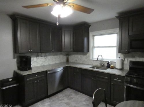 719 Lincoln Ave, Manville, NJ 08835-2455