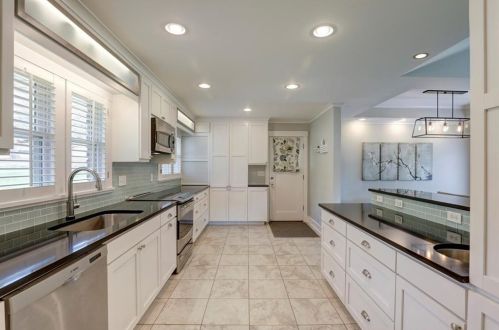 6405 Bridgewood Valley Rd, Atlanta GA  30328-2903 exterior