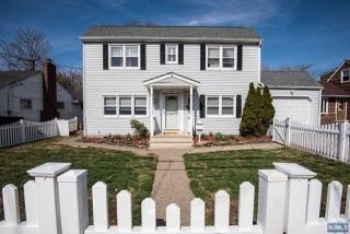 9 Calvin Ave, Lodi, NJ 07644-2009