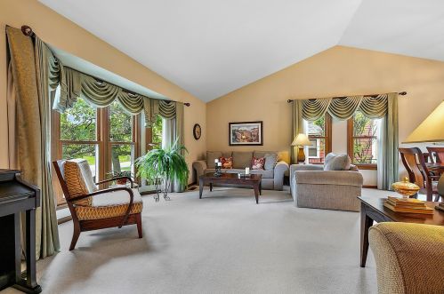 1247 Oakton Ln, Naperville, IL 60540-0310
