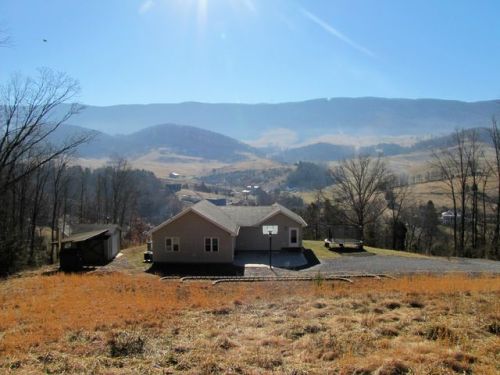 925 Seneca Trl, Peterstown, WV 24963