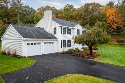 38 Laurel Crest Dr, Brookline, NH 03033-2138