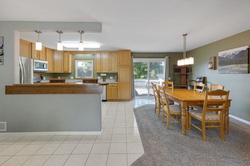 214 Highland Ave, Pingree Grove IL  60140-9456 exterior