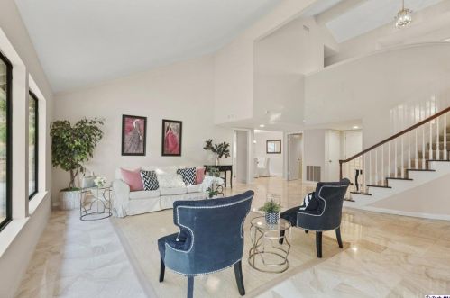 2520 Flintridge Dr, Glendale CA  91206-1033 exterior