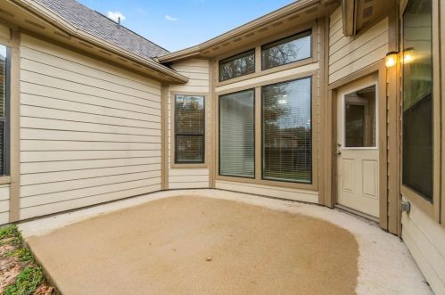 2042 Brodie Ln, Conroe TX  77301-7246 exterior