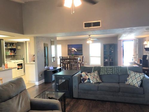 3104 Oak Hill Rd, Carrollton TX  75007-3517 exterior