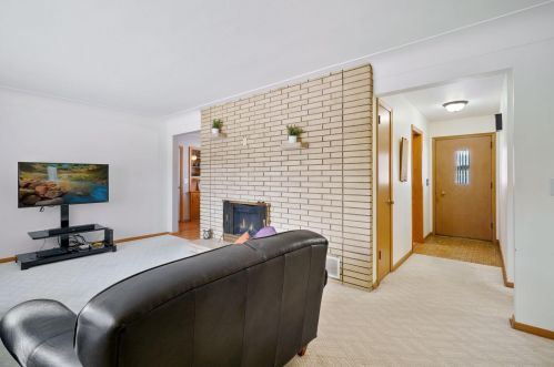 1065 Highview Dr, Saint Paul MN  55112-2417 exterior